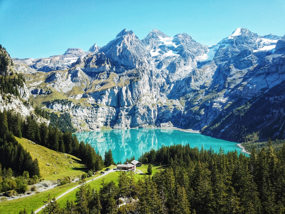 jezero oeschinen, prekrasno švicarsko jezero u bernskim alpama