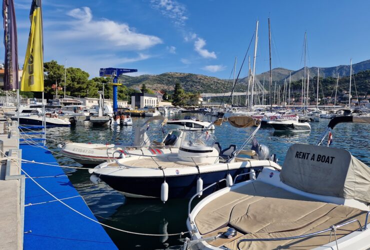 Rent a boat in Dubrovnik marina with private speedboats and yacht rentals ready for Adriatic tours